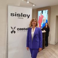 Profumerie Castelli con Sisley ed Elena Mirò cliente soddisfatta